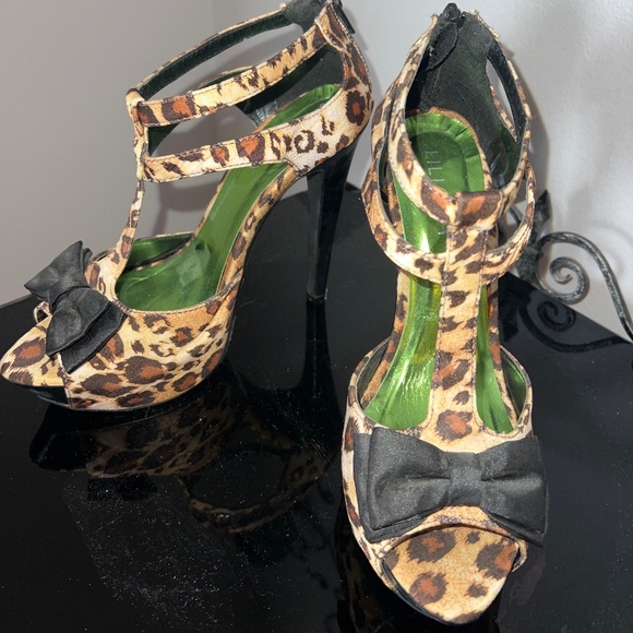 Cheetah print heels - Picture 1 of 2